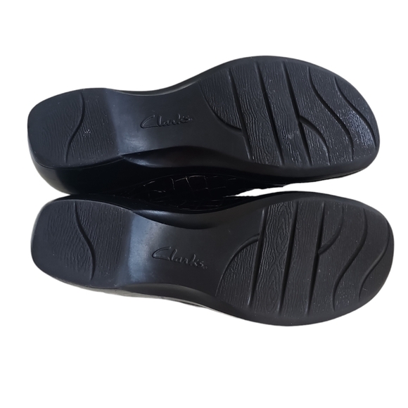 CLARKS WOMEN'S MAY POPPY CROC PRINT LOAFER - Picture 9 of 10